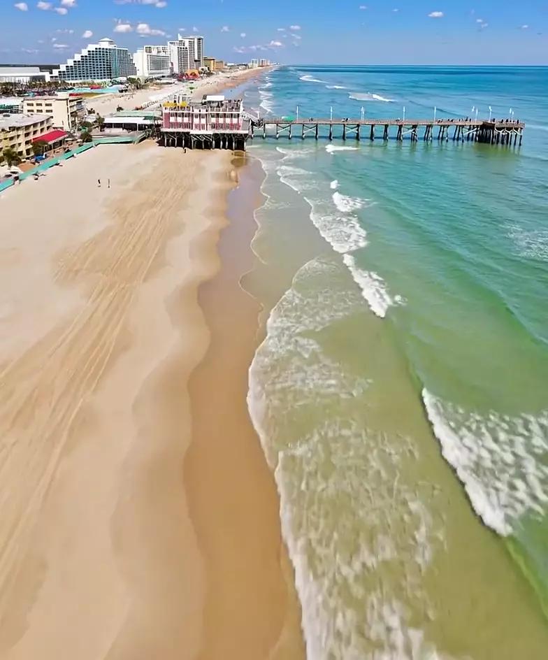 Aerial view of the Main Street Pier in Daytona Beach